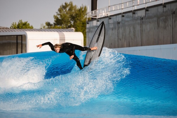 无极冲浪湾在O2 SURFTOWN MUC首次展示新一代冲浪技术(图3)