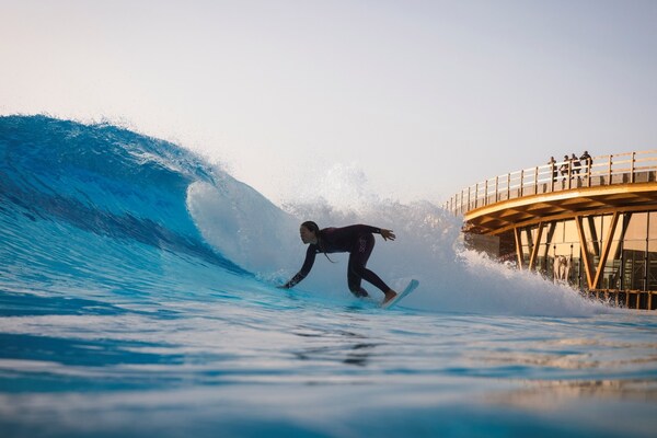 无极冲浪湾在O2 SURFTOWN MUC首次展示新一代冲浪技术(图2)