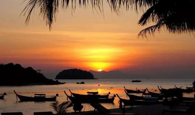 世界冲浪联盟（WSL）宣布2022年将重启世界冲浪巡回赛！(图2)