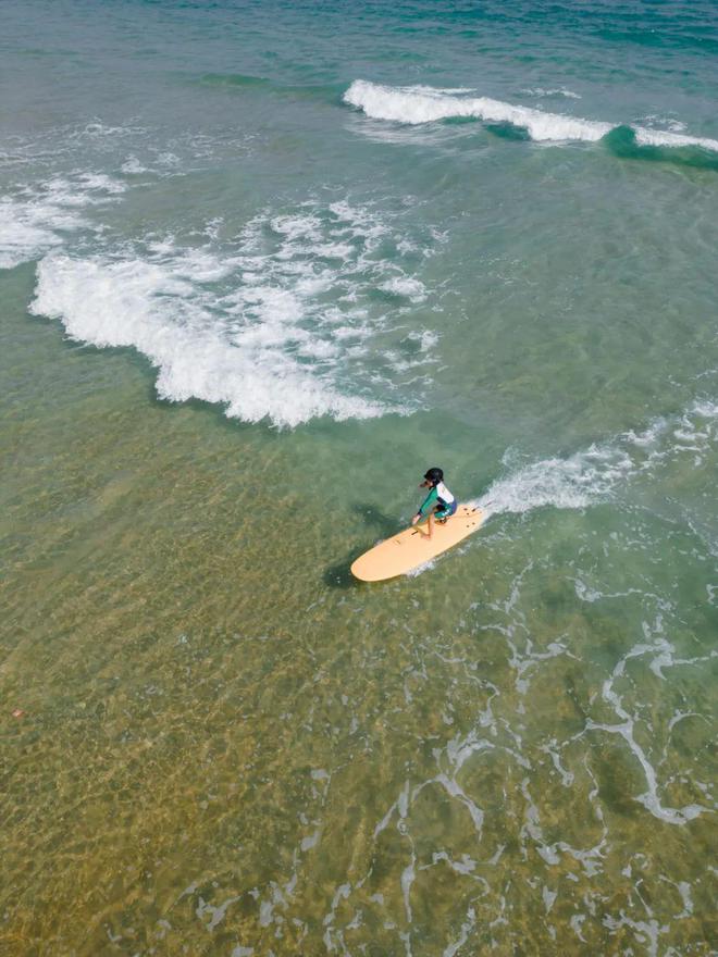 北方唯一浪点在青岛！冲浪热门季国内“浪人”青岛逐浪
