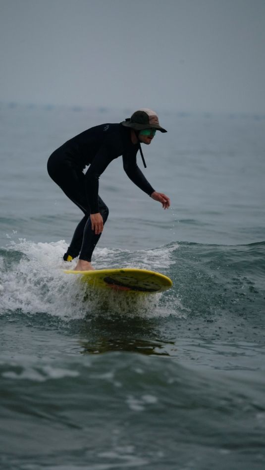 北方唯一浪点在青岛！冲浪热门季国内“浪人”青岛逐浪(图6)