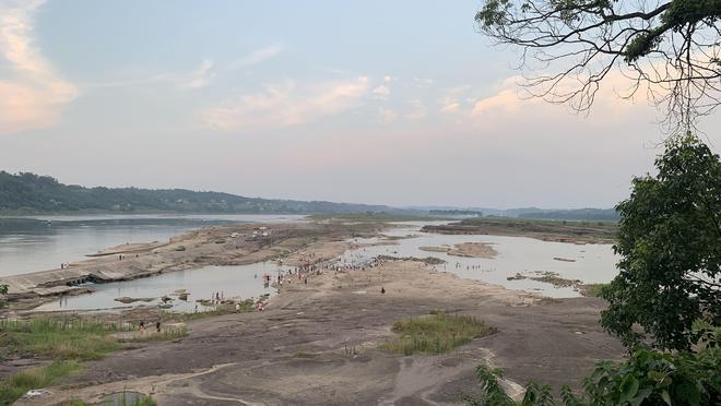 泸州有个水中坝九条龙天然形成冲浪区夏日伏天好去处