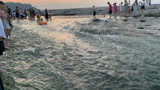 泸州有个水中坝九条龙天然形成冲浪区夏日伏天好去处(图4)