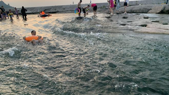 泸州有个水中坝九条龙天然形成冲浪区夏日伏天好去处(图3)