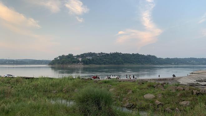 泸州有个水中坝九条龙天然形成冲浪区夏日伏天好去处(图2)