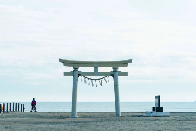 在夏天结束前一起去冲浪旅行吧(图2)