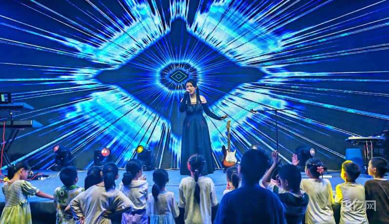 安徽巢湖：动力冲浪上演速度与激情(图2)