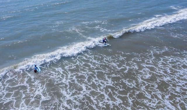 体育）浙江舟山举行东沙冲浪公开赛(图3)