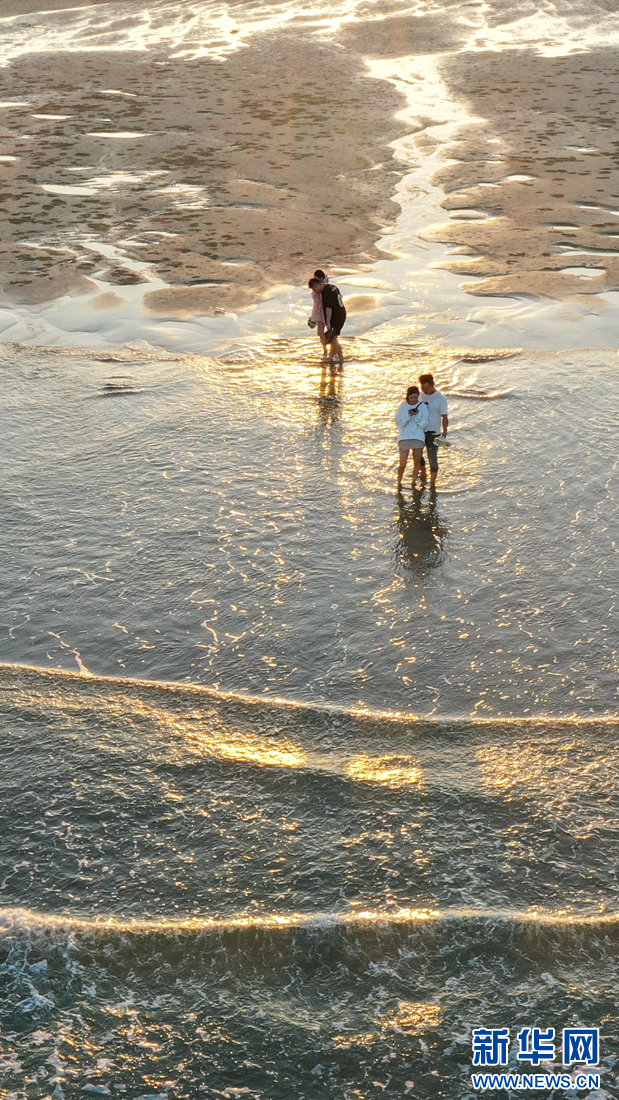“飞阅”中国｜平潭：最美金沙滩 踏浪逐日落-新华网(图3)
