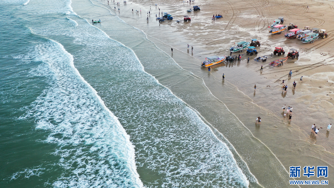 “飞阅”中国｜平潭：最美金沙滩 踏浪逐日落-新华网(图7)