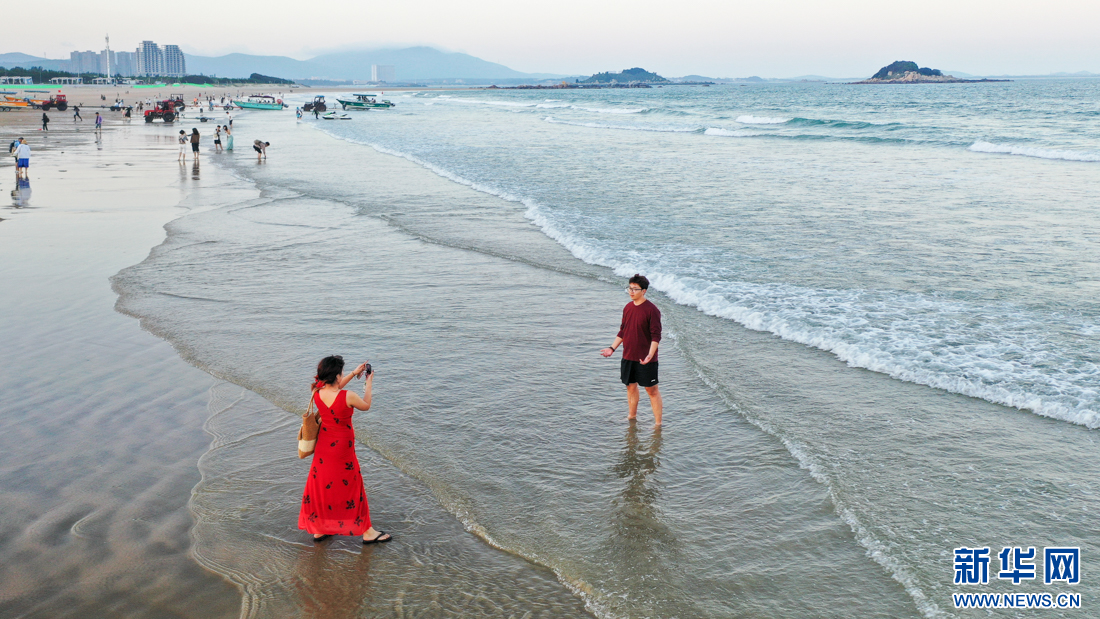 “飞阅”中国｜平潭：最美金沙滩 踏浪逐日落-新华网(图9)