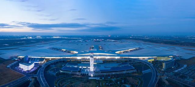 途经青岛今天正式开通！山东多地网友沸腾了！不少人一早赶来体验……(图7)