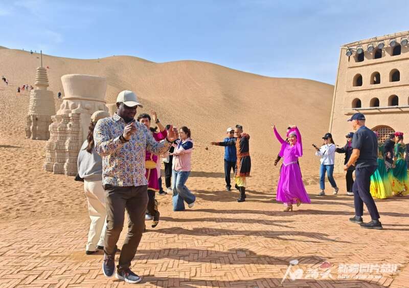 访问吐鲁番中华文化惊艳了外国媒体人
