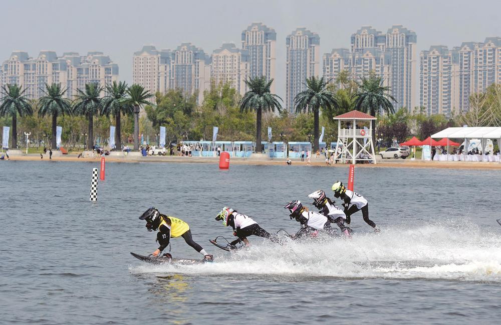 水上新式运动出圈 成为厦门海上独特风景