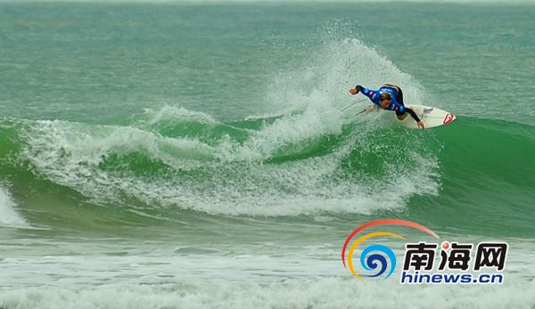 第十三届万宁国际冲浪赛在日月湾开幕