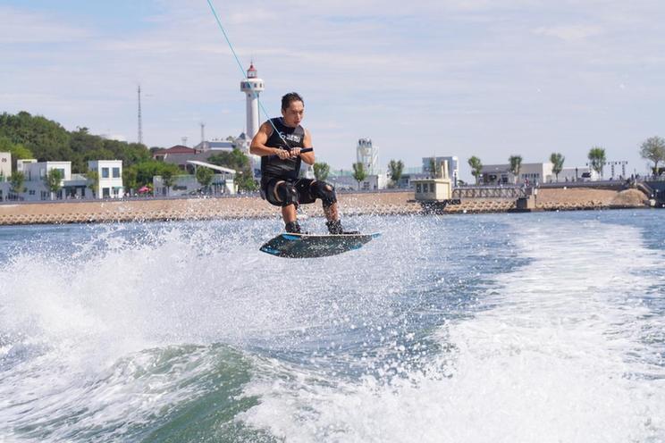 2024“西港杯”中国尾波冲浪公开赛（秦皇岛站）开赛