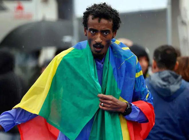 第十八届金犀牛奖提名公布；国人第三次登顶贡嘎 犀牛说(图8)