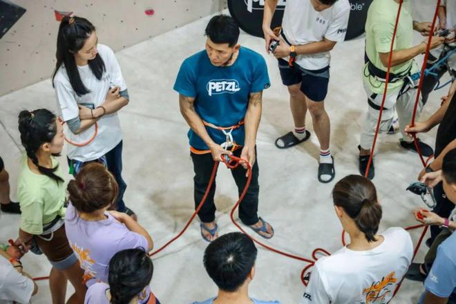 第十八届金犀牛奖提名公布；国人第三次登顶贡嘎 犀牛说(图24)