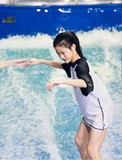 爱玩水又怕晒？不用担心 室内冲浪满足你的需求