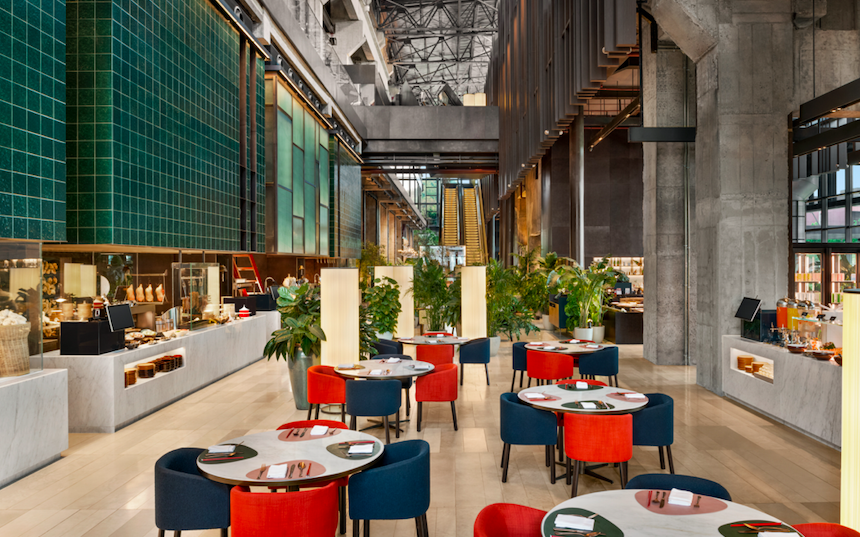 冰雪邂逅美食：在首钢大跳台体验雪圈冲浪跨年自助晚餐奖励味蕾(图2)