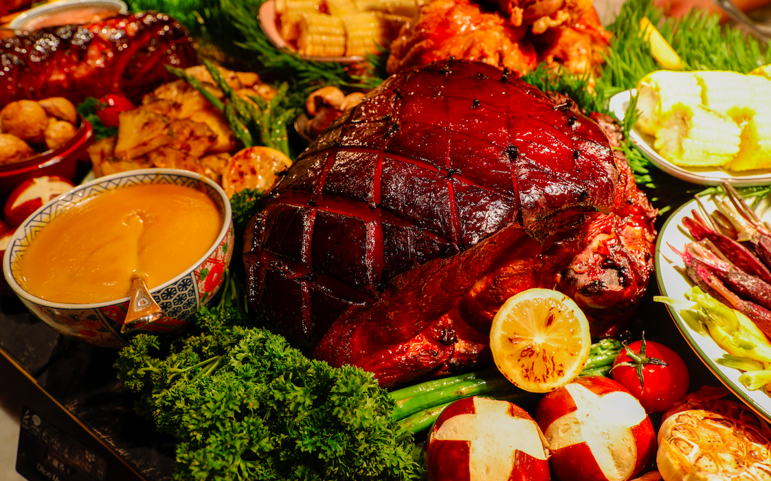 冰雪邂逅美食：在首钢大跳台体验雪圈冲浪跨年自助晚餐奖励味蕾(图3)