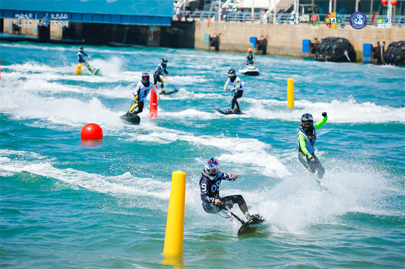万宁日月湾冲浪效应凸显 户外运动成新年俗