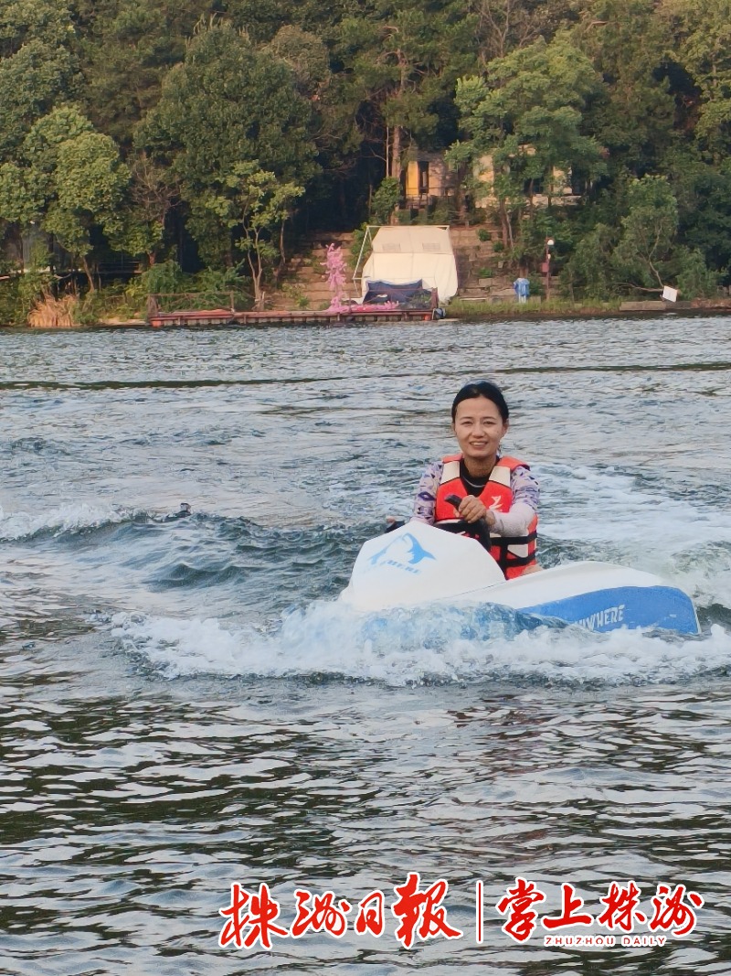 株产水上运动产品逐浪石燕湖