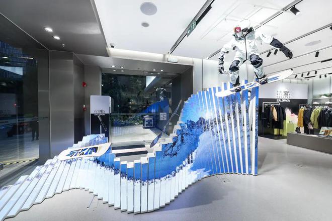 把山野“搬进”上海新天地SALOMON在释放哪些信号?(图2)