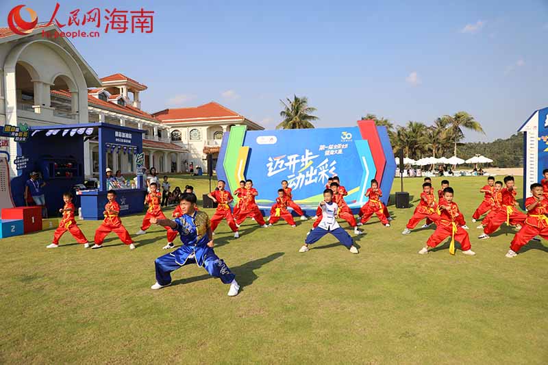“迈开步 动出彩”体彩品牌活动在海南万宁开展