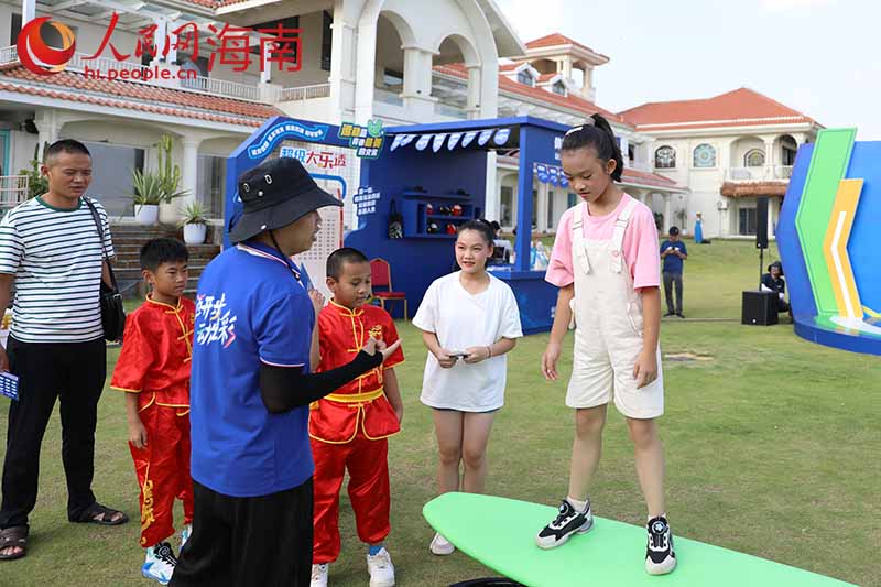 “迈开步 动出彩”体彩品牌活动在海南万宁开展(图2)