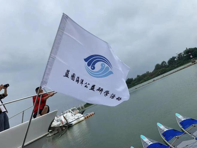 眼中有大海心中是世界——蓝图海洋公益研学学生在博鳌逸景冲浪体验“OP帆船”