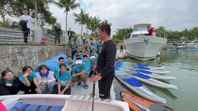 眼中有大海心中是世界——蓝图海洋公益研学学生在博鳌逸景冲浪体验“OP帆船”(图2)