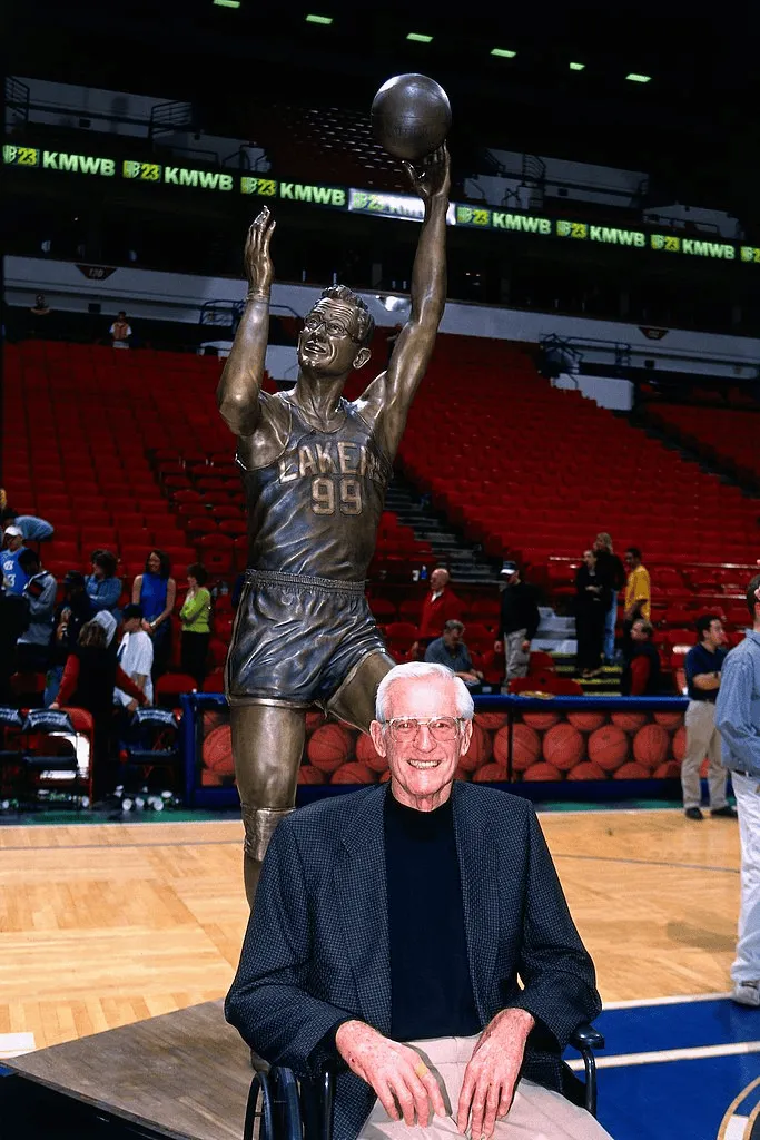 流言板]初代GOAT！1946年的今天乔治-麦肯迎来职业篮球生涯首秀