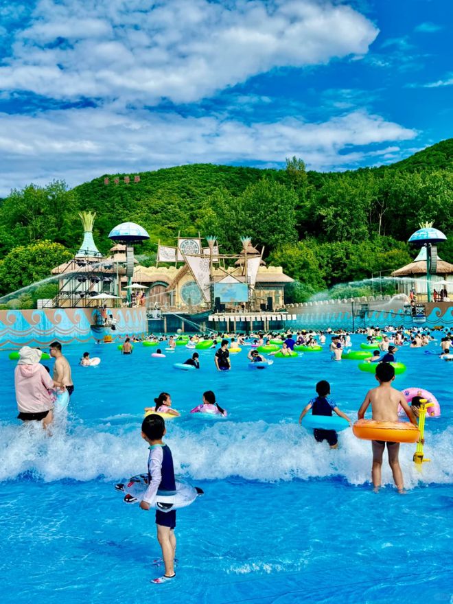 水上乐园造浪池的玩法及设备介绍！