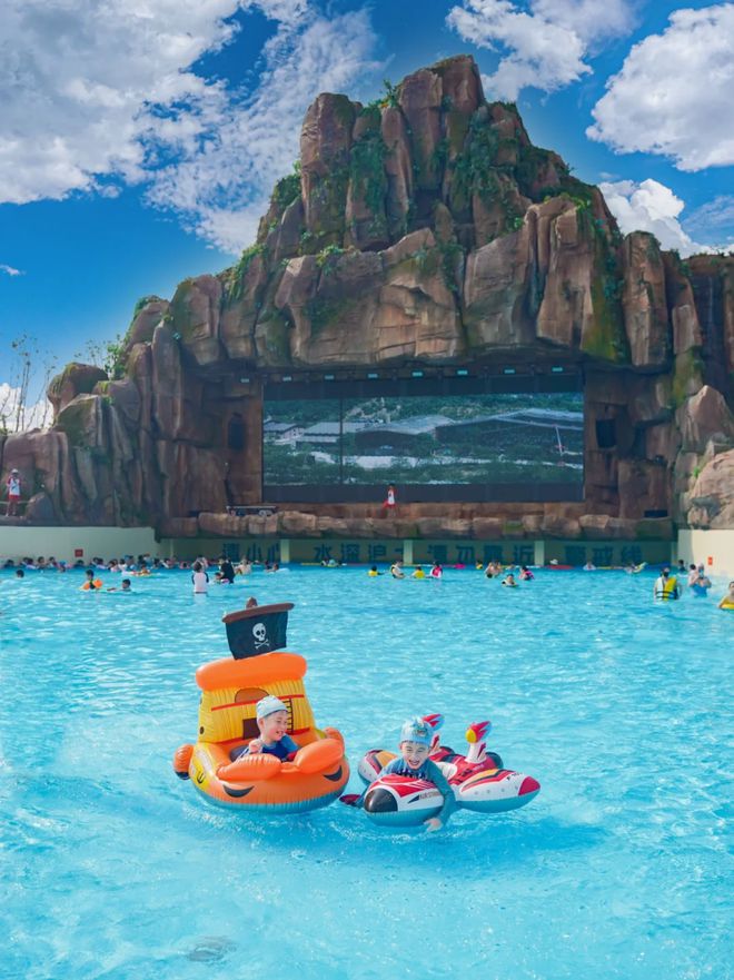 水上乐园造浪池的玩法及设备介绍！(图2)