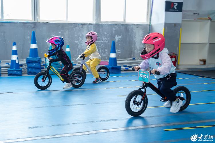 “青岛杯”少儿平衡车挑战赛成功举办