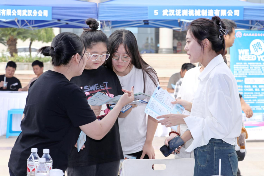 “大学之城就业节”持续发力：精准对接促就业创新服务留人才(图4)
