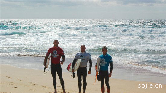 全球最刺激的十大冲浪目的地排行榜(图2)