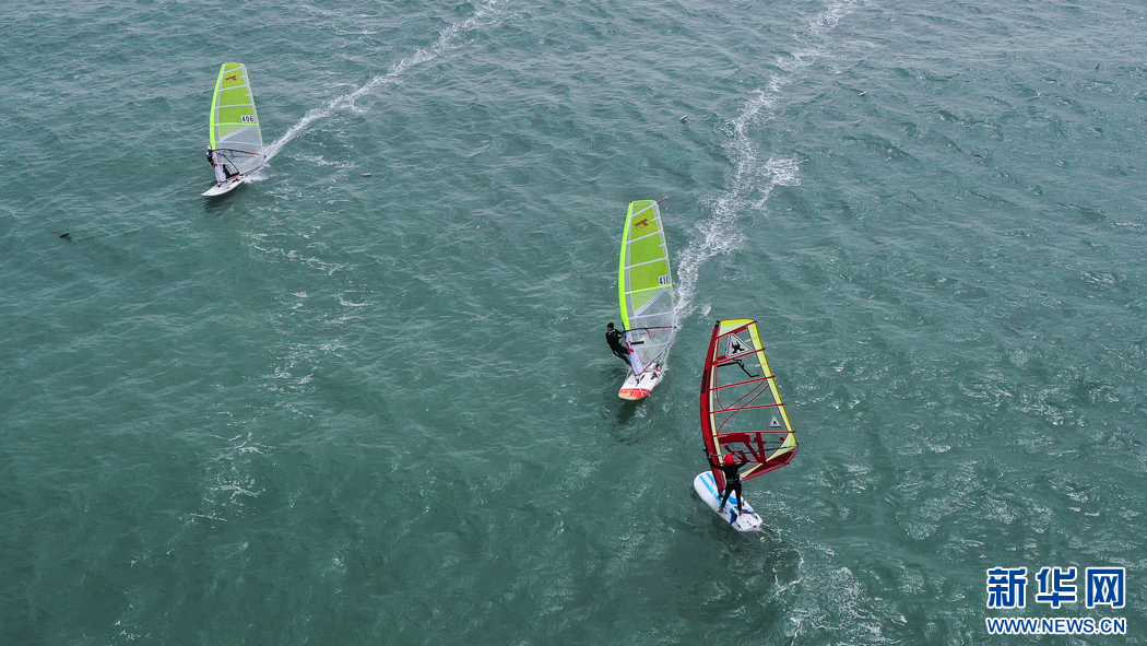 万千气象看福建｜东山冲浪：体验海上速度与激情-新华网