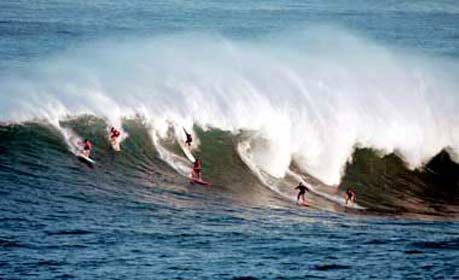 全球最刺激的四大冲浪地 享受激流中的狂喜(图2)