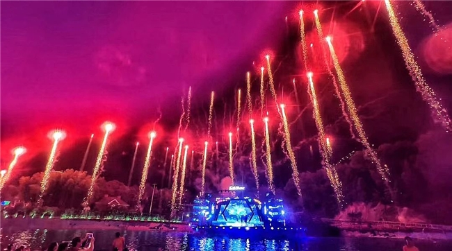 长沙乐水魔方造浪计划 水上烟花秀 模特秀 开启避暑狂欢(图2)