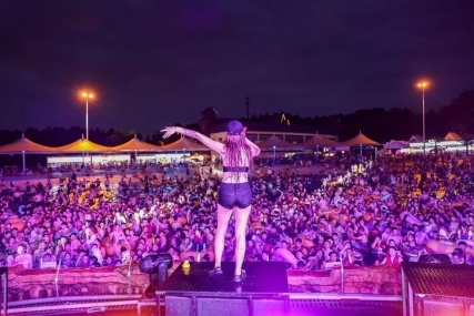 长沙乐水魔方造浪计划 水上烟花秀 模特秀 开启避暑狂欢(图3)