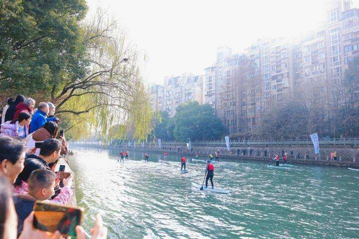 跨年在家门口河道玩皮划艇是什么体验？