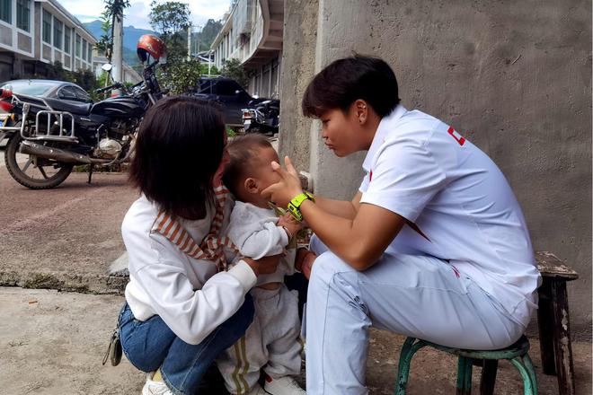 我国首位奥运冲浪选手杨思琪回到家乡四川会理：朝着梦想不断坚持就会有收获