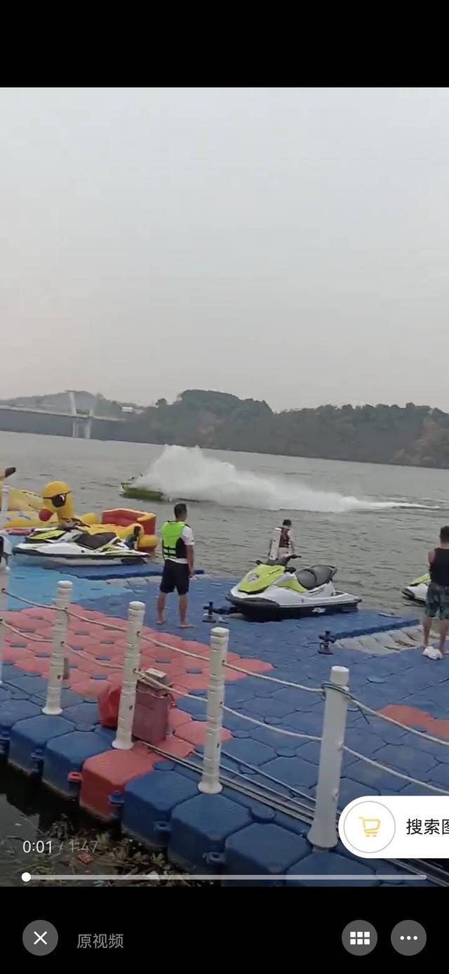 重庆一网红健身博主驾驶摩托艇落水后罹难 救援队：头部撞到艇身导致不幸(图2)