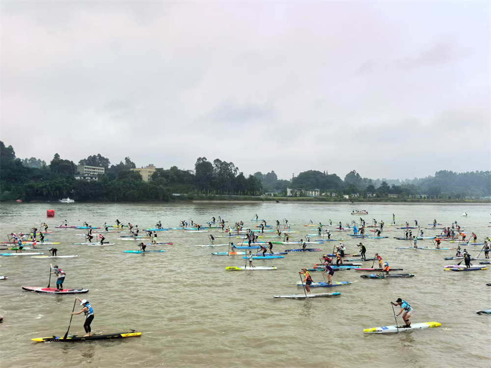 “斑布杯”2024年全国桨板青少年锦标赛暨中国桨板公开赛在青神开幕(图3)