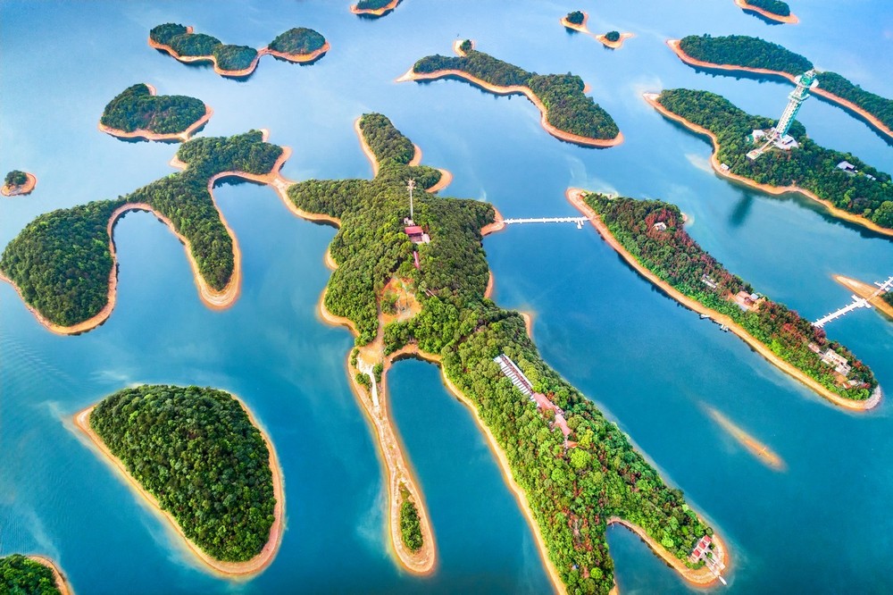 沿着纬度听中国｜徜徉“最美湖光山色” 寻见诗和远方