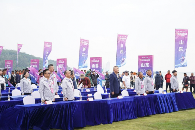 2024年全国冲浪冠军赛在海南万宁日月湾开赛
