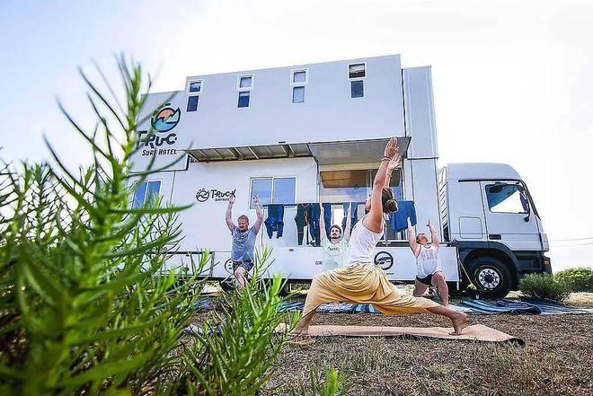 用奔驰重卡打造双层移动酒店爽玩7天6晚冲浪之旅(图5)