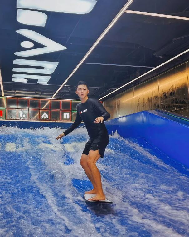 从韦礼安到成都迪士尼：抽象文化如何改变网络冲浪体验？